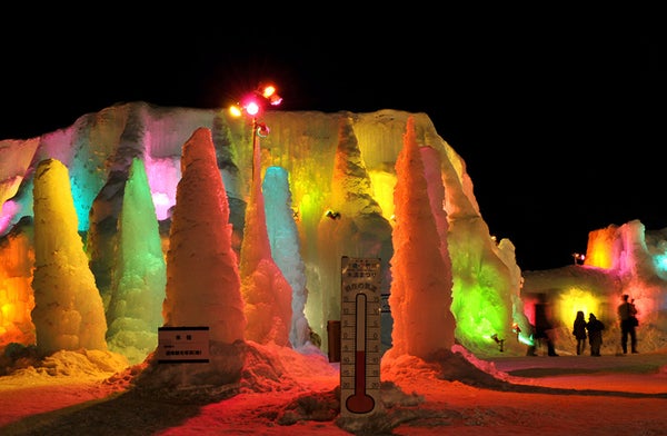 支笏湖の湖水で作られた透明度の高い氷像は神秘的!夜の支笏湖氷濤まつり 日帰りバスツアー【全日程★催行決定】3